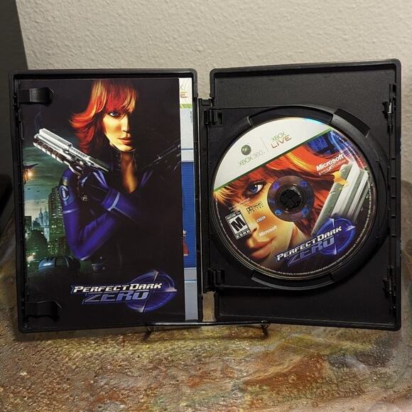 Perfect Dark Zero Collector's Edition for Xbox 360 - Picture 2 of 4